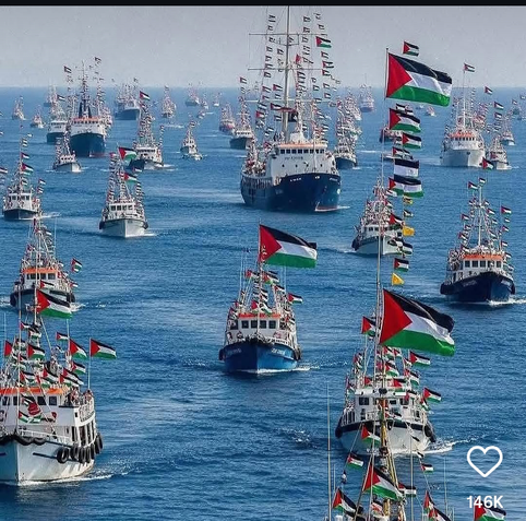Lots of boats, perhaps 25, all bearing the Palestinian flag 
