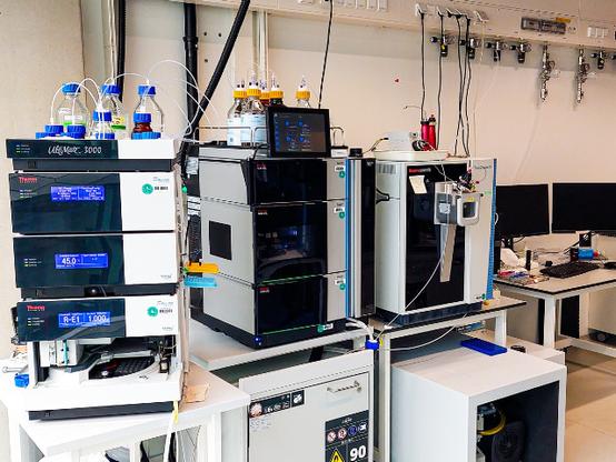 Analytical lab - Stratingh Institute Analytical lab - Stratingh Institute