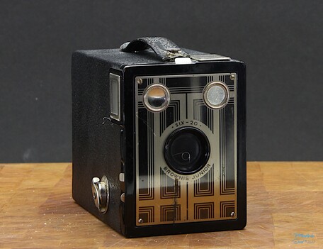 Kodak Six-20 Brownie Junior

Made 1934-1942  Cost $2.25
Made from metal covered with leatherette covering