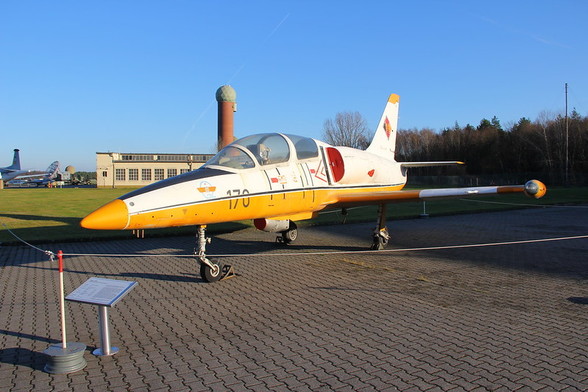 Aero L39-V "Albatros" #photography #gatow #mhm #militärhistorischesmuseumderbundeswehr #aviation #museum #berlin #flugzeug #luftfahrt #highlight (Flickr 27.12.2013) https://www.flickr.com/photos/7489441@N06/11592537206 