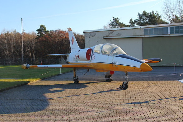 Aero L39-V "Albatros" #photography #gatow #mhm #militärhistorischesmuseumderbundeswehr #aviation #museum #berlin #flugzeug #luftfahrt #highlight (Flickr 27.12.2013) https://www.flickr.com/photos/7489441@N06/11591978004 