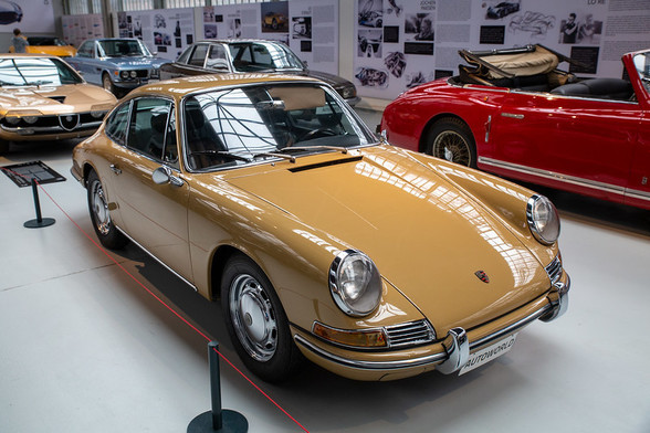 Porsche 912 #photography #autoworldbrussels #belgie #belgien #belgium #brussels #museum #porsche #auto #bruxelles #brüssel #car #cars #highlight #sportscar #germany #1965 #1969 #rearengined #targatopped #22 #fourcylinder #boxerengine #fourspeedmanualtransmission #porsche356 #porsche911 (Flickr 20.12.2022) https://www.flickr.com/photos/7489441@N06/52576608168 