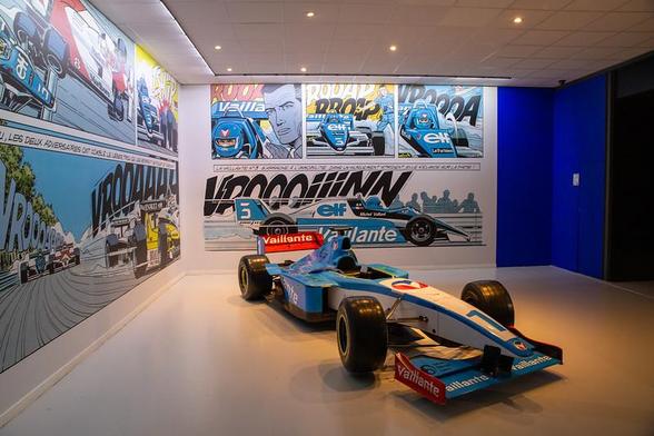 Vaillante F1 #photography #autoworldbrussels #belgie #belgien #belgium #brussels #museum #auto #bruxelles #brüssel #car #cars #highlight #michelvaillant #vaillante #french #comicbook #henrivaillant #automobile #racing #driver #motorsport #comic (Flickr 20.12.2022) https://www.flickr.com/photos/7489441@N06/52576070591 