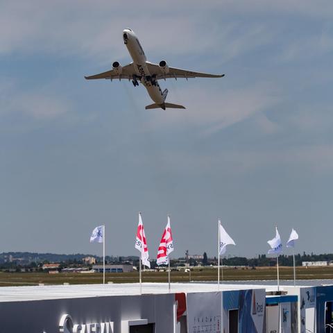 Airbus A350-1000 XWB display at Paris Airshow 2017 #A350 #A3501000 #Airbus #Aircraft #Airplanes #Airshow #Avgeek #Aviation #France #Paris #ParisAirshow #PAS17 #Planes #Travel #XWB