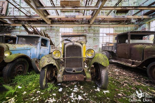 Yellow citroen pickup