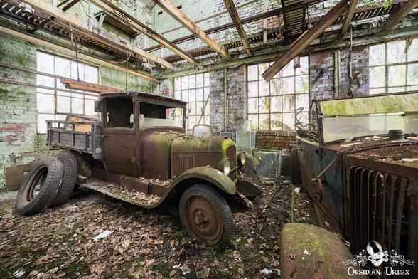 Rusty citroen pickup