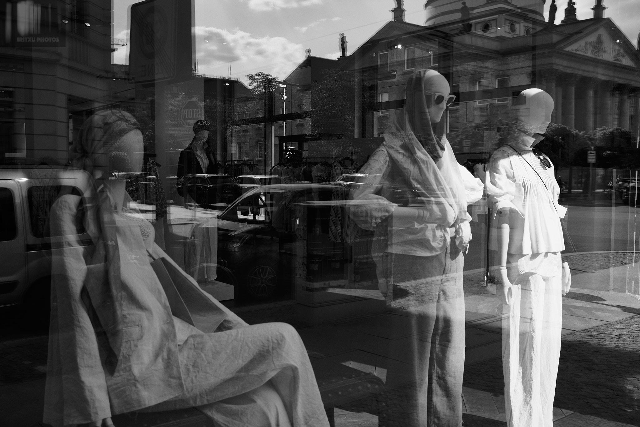 Monochrome street photography from Berlin, Germany.