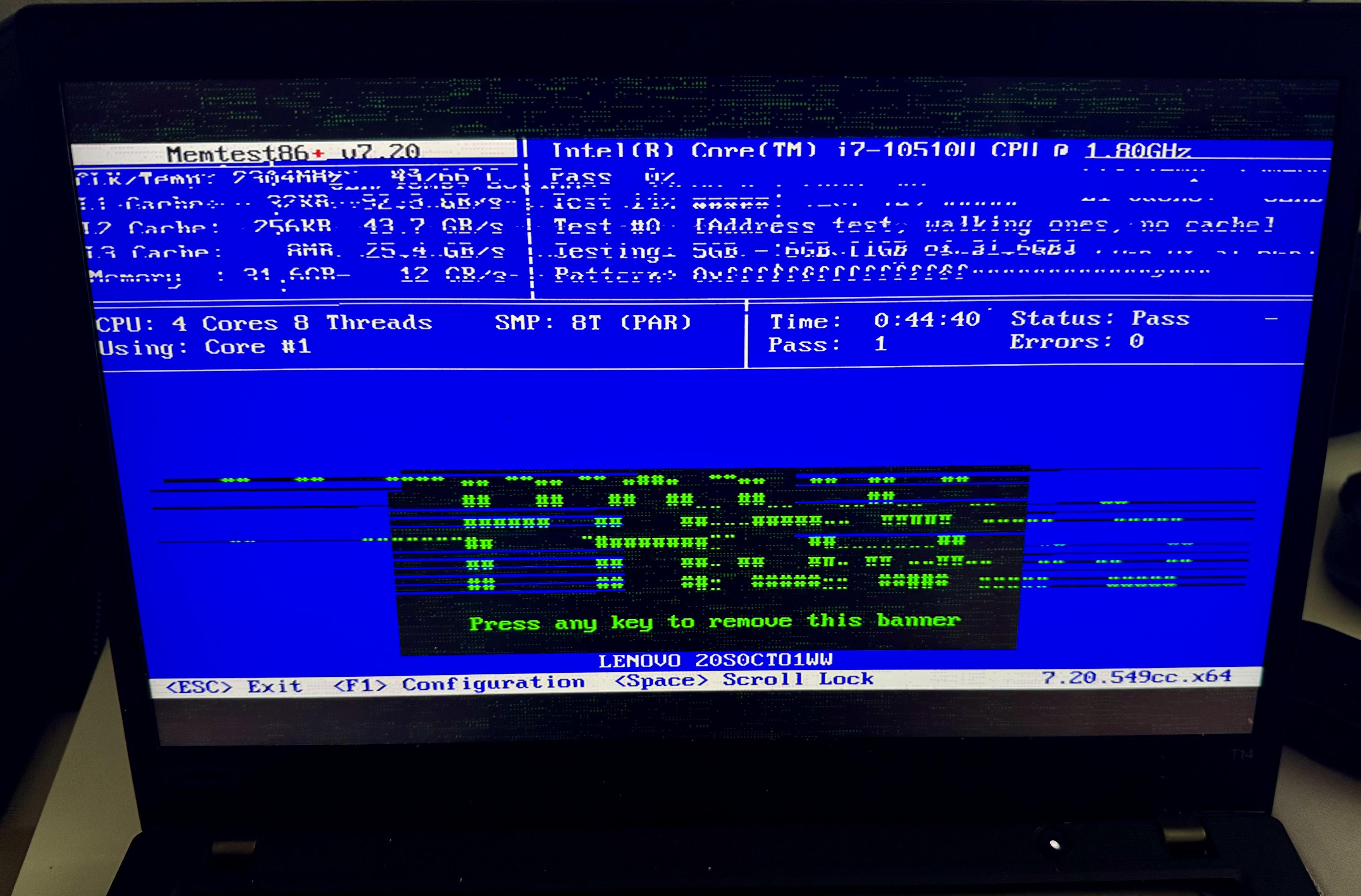 Screenshot eines Memchecks, der mutmaßlich erfolgreich durchlaufen ist, aber zahlreiche grafische Artefakte aufweist