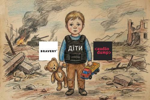 Titelbild, der Spendenaktion von Audiodump und Bravery.berlin
Zu sehen ist eine Zeichnung eines kleinen Jungens mit Schutzweste in einem Kriegsgebiet mit ausgebombten Häusern Panzer und Feuer und Schutt. Der Junge hält einen Teddybär und ein Spielzeug Auto in der Hand, und auf seiner Schutzweste steht das Wort „ДІТИ“ – Ukrainisch für „Kinder“.