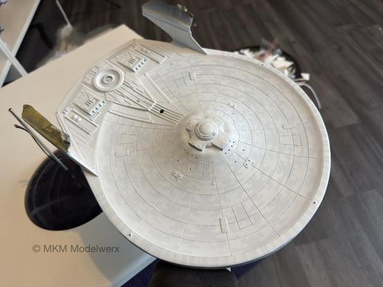 Bottom of the saucer section showing the subtle difference between the two shades of light grey.