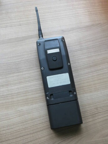 Back view of the Ericsson Hotline Pocket 1311