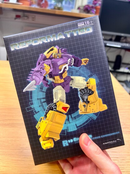 The box. Tbh MMCs box art isn't the best in the Reformatted line, the renderings of the boy look a bit bland with o real texture, and the background is just a lot of blue grids and line work.