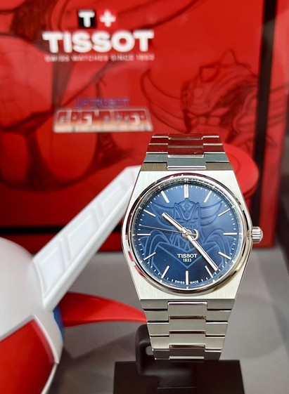 The watch itself, an integrated bracelet sports watch with a blue dial featuring the Grendizer robot in relief