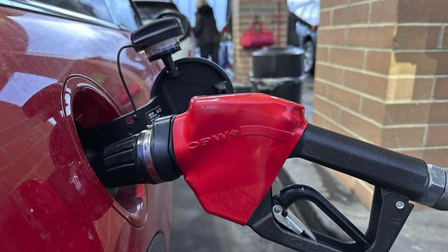 US consumer sentiment slides to 3-year lows as trade war raises inflation anxiety