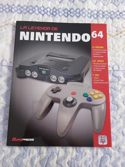 Portada libro. Aparece consola con un mando.