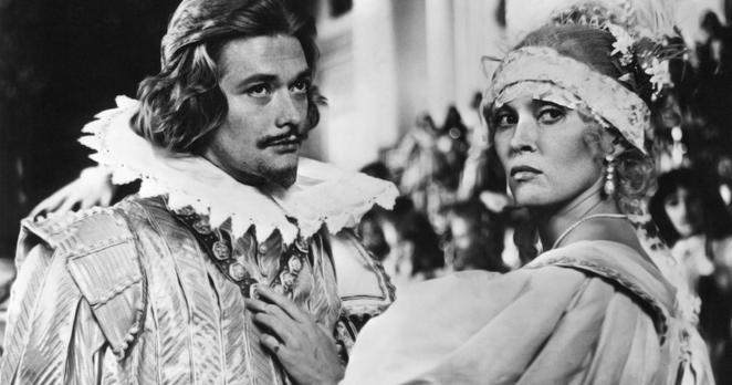 Simon Ward as the Duke of Buckingham and Faye Dunaway as Milady de Winter in the 1973 film 'The Three Musketeers', 1973