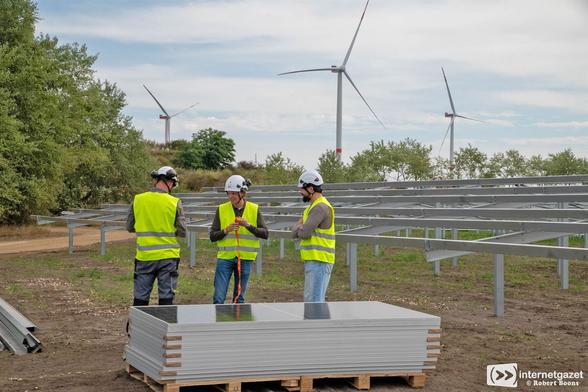 Lommel - Grootste zonnepark van België breidt verder uit in