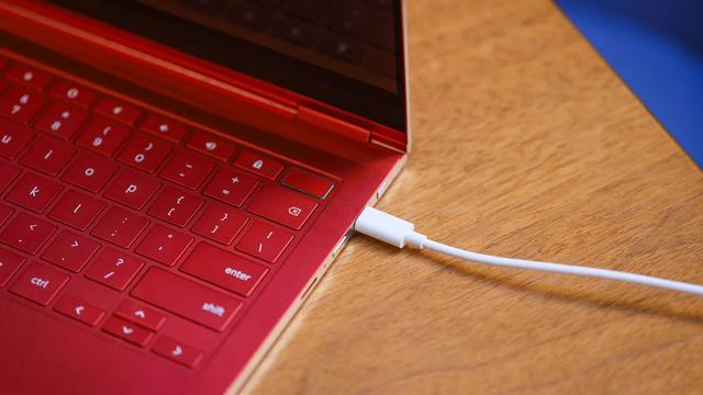 chromebook aufladen