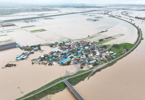 Death toll surges as torrential rains trigger devastating landslides in South Korea