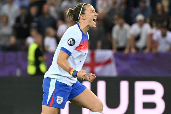 Sweden 2 England 2 (2-3 on pens) – Lucy Bronze leads Lionesses to Euros penalty glory