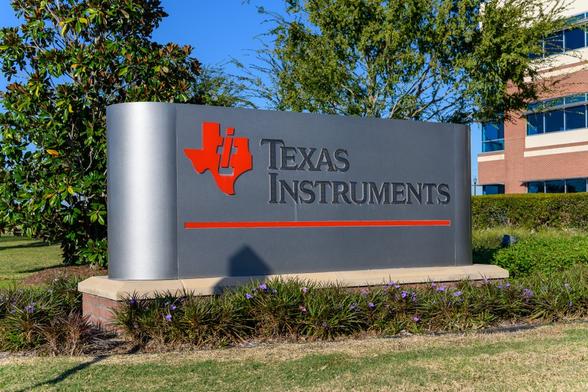Texas Instruments Reports 'Shallow' Auto Recovery, Cites Geopolitical Risks And Tariff Impact On Supply Chains - Invesco QQQ Trust, Series 1 (NASDAQ:QQQ), SPDR S&P 500 (ARCA:SPY)