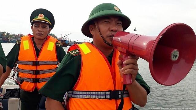 Vietnamese emergency services during evacuations ahead of a typhoon on November 14, 2020 Vietnamese emergency services during evacuations ahead of a typhoon on November 14, 2020
