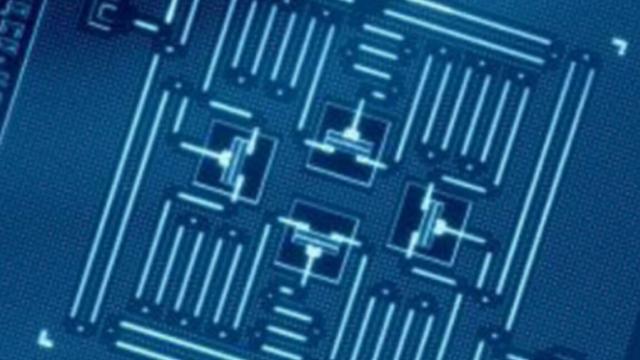 A device consisting of four transmon qubits, four quantum buses, and four readout resonators fabricated by IBM and published in npj Quantum Information in January 2017.