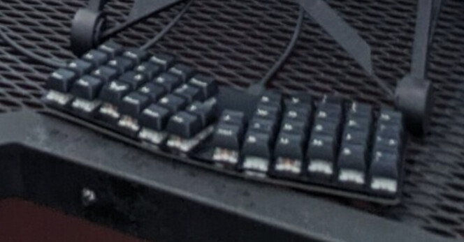 A super zoomed image of a split ortho 40% keyboard