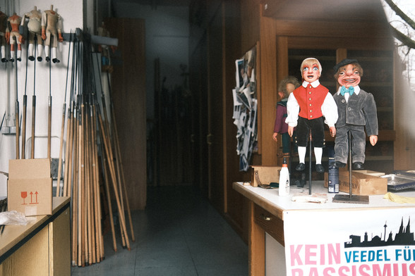 Tünnes und Schäl puppets in the workshop of the Hänneschen Theater.