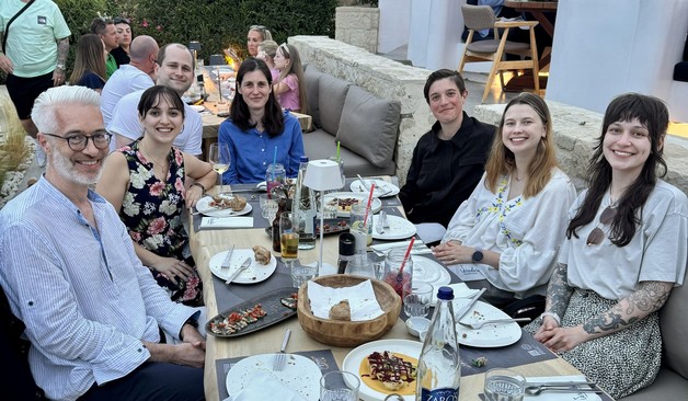 Team FIZ ISE and Linnea from AdW Mainz at Saradari having dinner above the Aegean Sea.