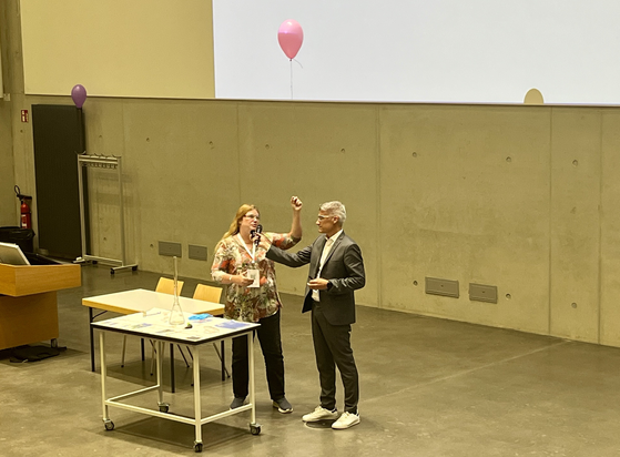 York Sure Vetter, director of NFDI, together with chemist professor Sonja Herris-Pawlis about to start up the conference with a small hydrogen oxigen explosion....