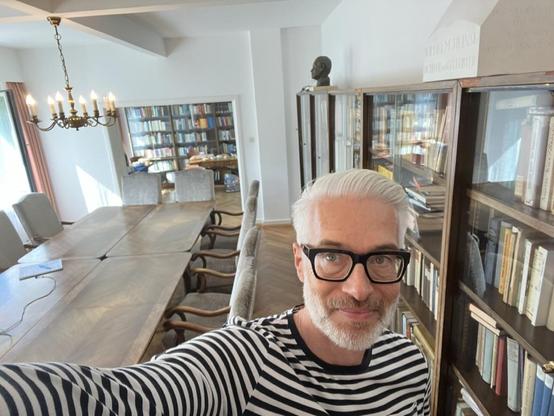 Selfie in one of the nice meeting rooms at the Academy of Sciences and Literature in Mainz. According to Torsten Schrade, the inventory of this meeting room is inherited  from the former Prussian Academy of Sciences...and in one of these chairs it is supposed that Albert Einstein was sitting ;-) 
