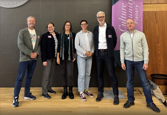 Team FIZ from left to right:
Etienne Posthumus (ISE), Heike Fliegl (ISE), Kerstin Soltau (ER), Tabea Tietz (ISE), Harald Sack (ISE), Grischla Petri (IGR)