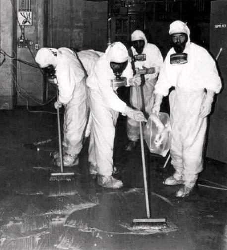 A clean-up crew working to remove radioactive contamination at Three Mile Island. By John G. Kemeny et al - Report of The President's Commission on the Accident at Three Mile Island: The Need for Change: The Legacy of TMI, p. 140, Public Domain, https://commons.wikimedia.org/w/index.php?curid=7691771