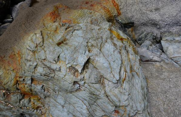 Staining and sediment on boulder.