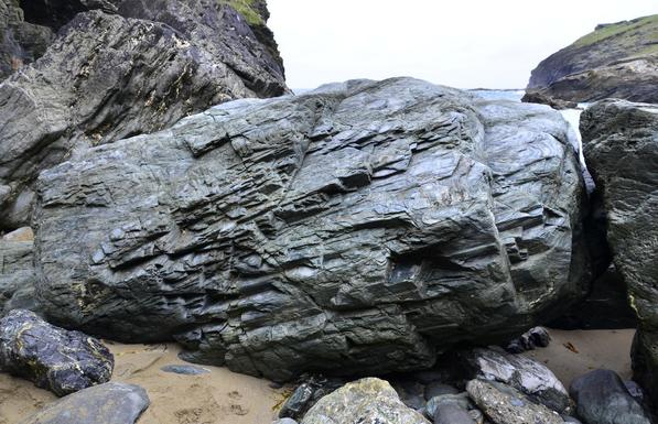 Single large blue-grey boulder.