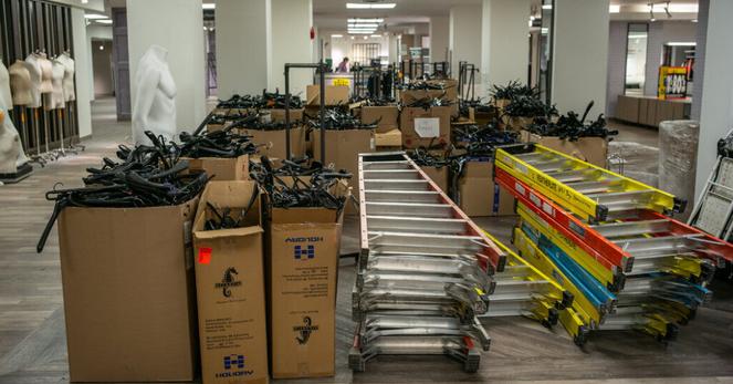 Hudson’s Bay Stores to Close in Canada