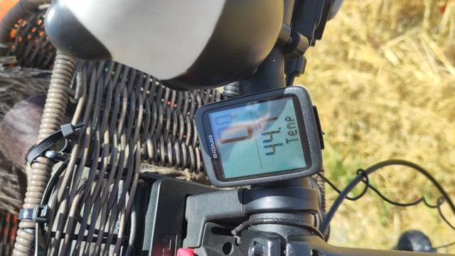 Fahrradtacho mit 44°C auf der Anzeige