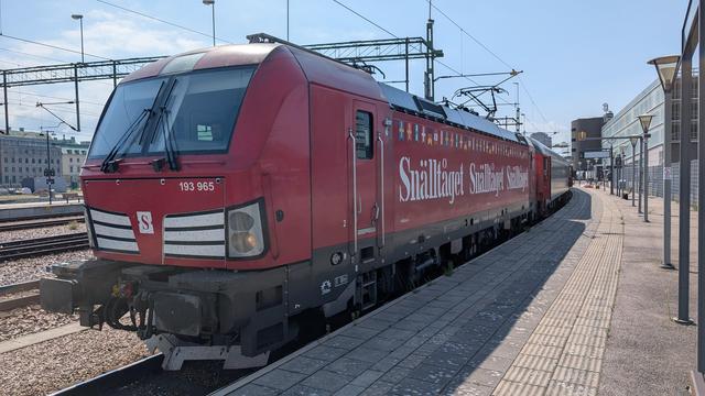 A Snälltåget Vectron in Malmö.