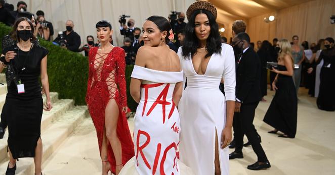 Representative Alexandria Ocasio-Cortez, center, on the red carpet at the Met Gala in 2021.