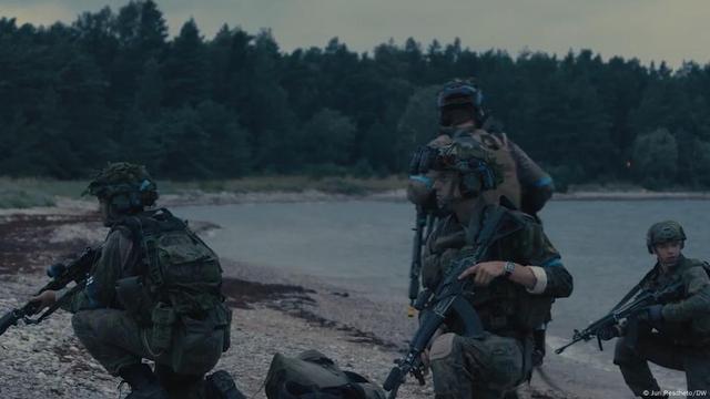 Soldiers with weapons drawn on the coastline of the Estonian island of Hiiumaa. | Image: NATO