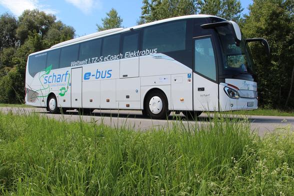 Mut zur Umrüstung: Scharf OHG betreibt einen der ersten E-Reisebusse Deutschlands