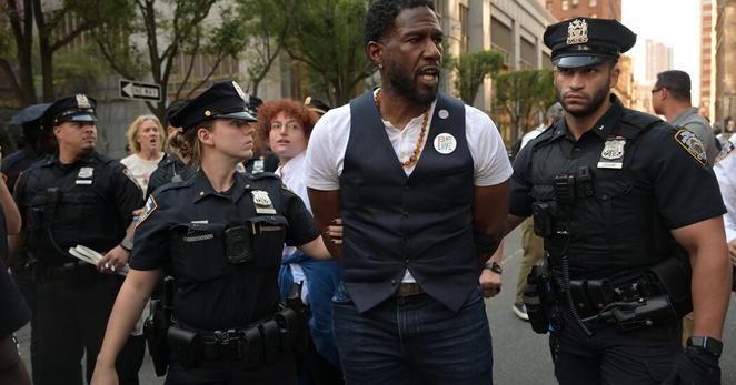 Jumaane D. Williams, the New York City public advocate, was among the elected officials arrested on Thursday while protesting outside a federal building where migrants are detained.