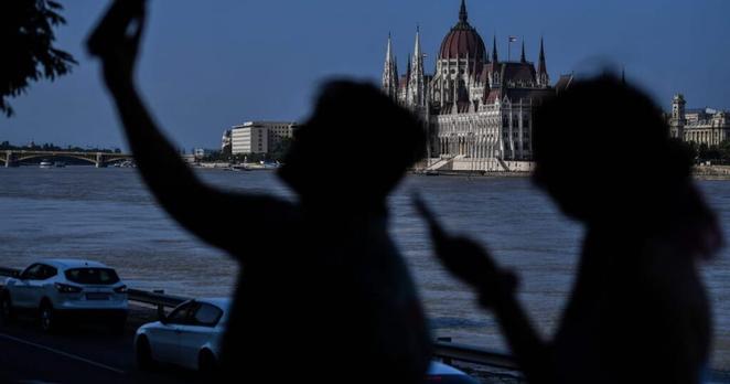 Anti-spying phone pouches offered to EU lawmakers for trip to Hungary – POLITICO