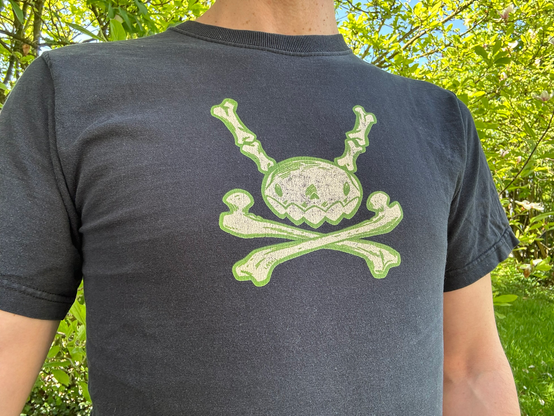 T-Shirt featuring Max the rabbit from Steve Purcell's Sam & Max comic strip. Shown as on a pirate flag (skull and crossbones)