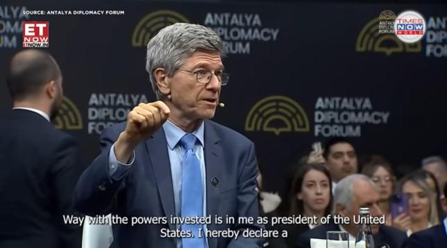 Photo of Jeffrey Sachs speaking
