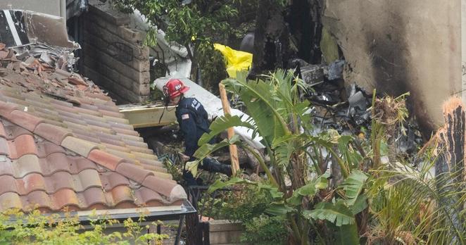 Small aircraft crashes into residential neighborhood in Simi Valley