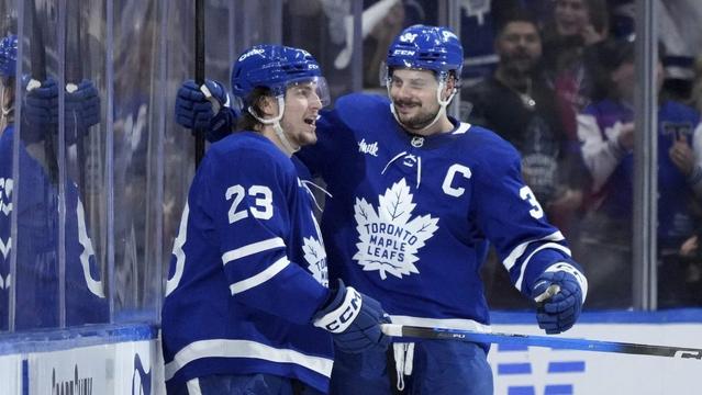 NHL: Deväťgólová prestrelka na úvod série medzi Torontom a Floridou. Hrdinom Maple Leafs je Američan so slovenskými koreňmi