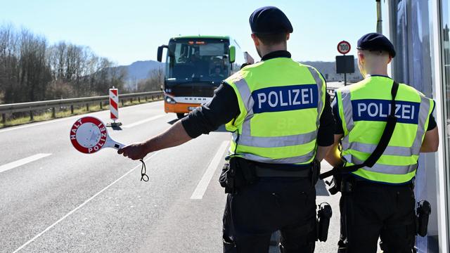 Deutsche Bundespolizei kontrolliert an der deutsch-luxemburgischen Grenze Fahrzeuge Deutsche Bundespolizei kontrolliert an der deutsch-luxemburgischen Grenze Fahrzeuge