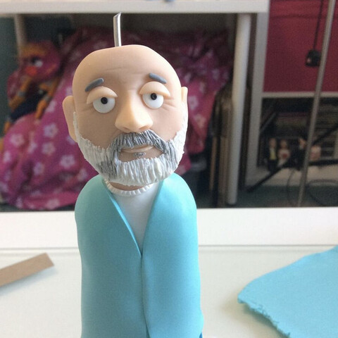 Steve's head now has a body but no arms
